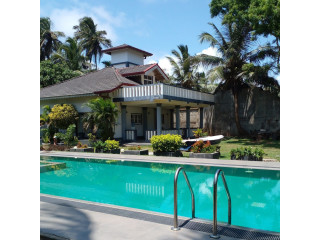 Rosanuka beach in Negombo waikkal