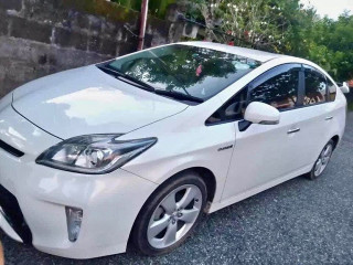 Rent a Prius: Experience Eco-Friendly Driving!