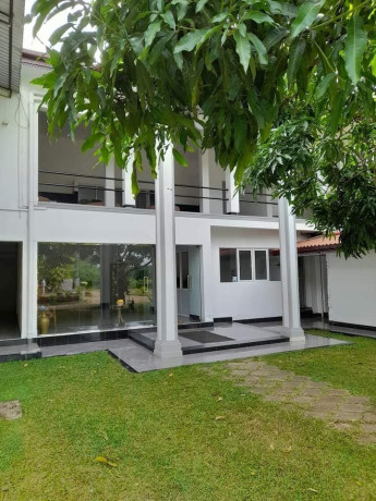 royal-park-hotel-anuradhapura-big-0