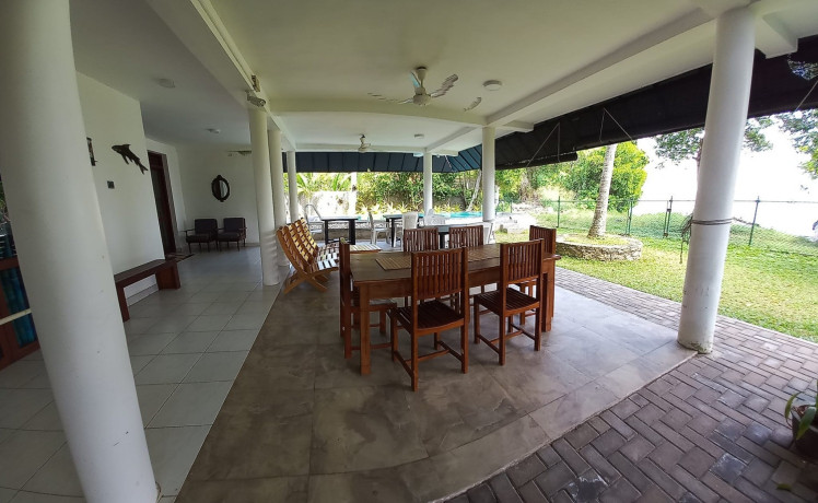 villa-crystal-lagoon-in-pamunugama-big-1