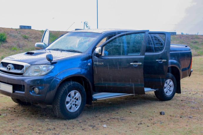 toyota-hilux-for-hire-in-polonnaruwa-big-1