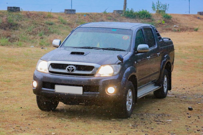 toyota-hilux-for-hire-in-polonnaruwa-big-0