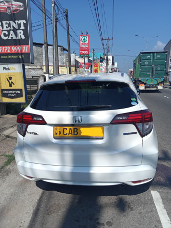 honda-vezel-for-rent-in-kelaniya-rent-a-car-big-2