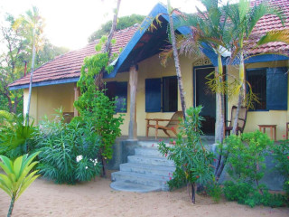 15LMD Villa in Front of the Lagoon in Kalladi