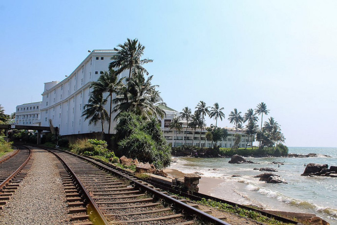 mount-lavinia-beach-a-charming-blend-of-history-and-coastal-beauty-in-colombo-big-2