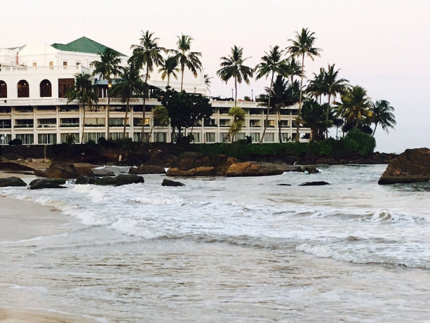 mount-lavinia-beach-a-charming-blend-of-history-and-coastal-beauty-in-colombo-big-1