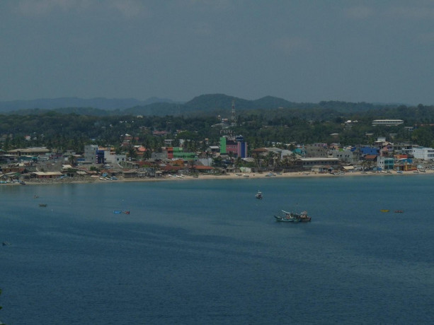 trincomalee-beach-a-coastal-haven-of-serenity-and-vibrancy-on-sri-lankas-eastern-coast-in-trincomalee-big-1