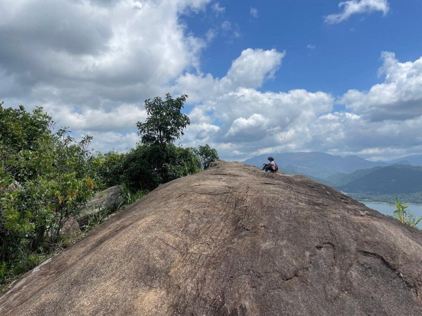 discover-the-majestic-pettigala-rock-a-hidden-gem-in-sri-lanka-in-ratnapura-big-1