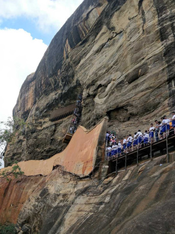 sigiriya-the-majestic-lion-rock-fortress-of-sri-lanka-in-anuradapura-big-2