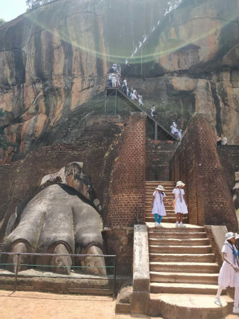 sigiriya-the-majestic-lion-rock-fortress-of-sri-lanka-in-anuradapura-big-3