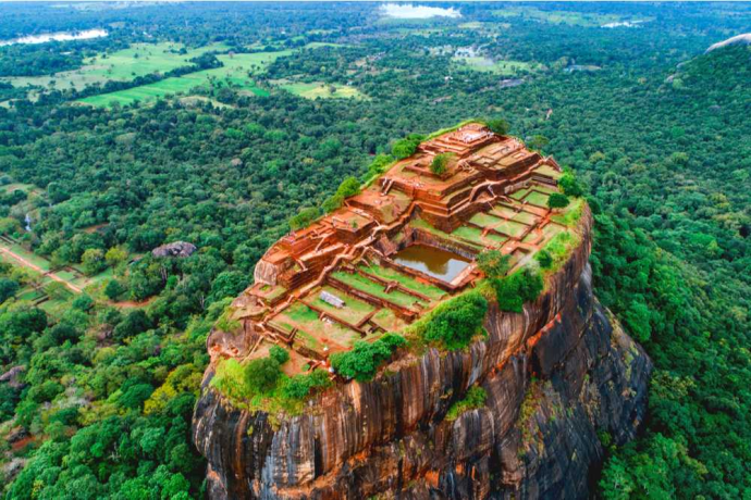 sigiriya-the-majestic-lion-rock-fortress-of-sri-lanka-in-anuradapura-big-0