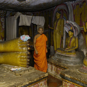 dambulla-royal-cave-temple-and-golden-temple-a-sacred-marvel-in-sri-lanka-big-2