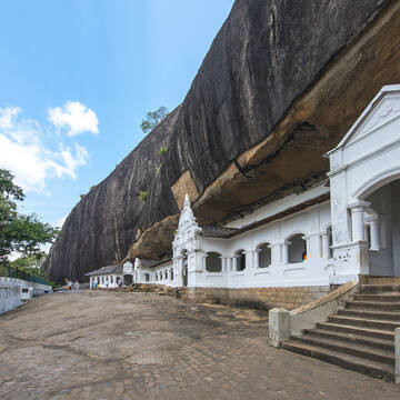 dambulla-royal-cave-temple-and-golden-temple-a-sacred-marvel-in-sri-lanka-big-0