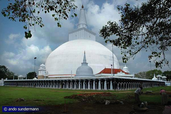 anuradhapura-the-ancient-capital-of-sri-lanka-big-1