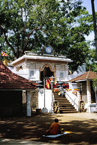 anuradhapura-the-ancient-capital-of-sri-lanka-big-0