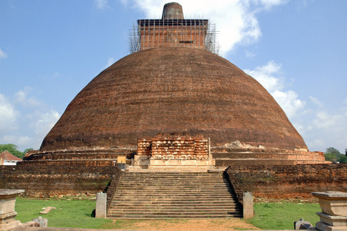 anuradhapura-the-ancient-capital-of-sri-lanka-big-2