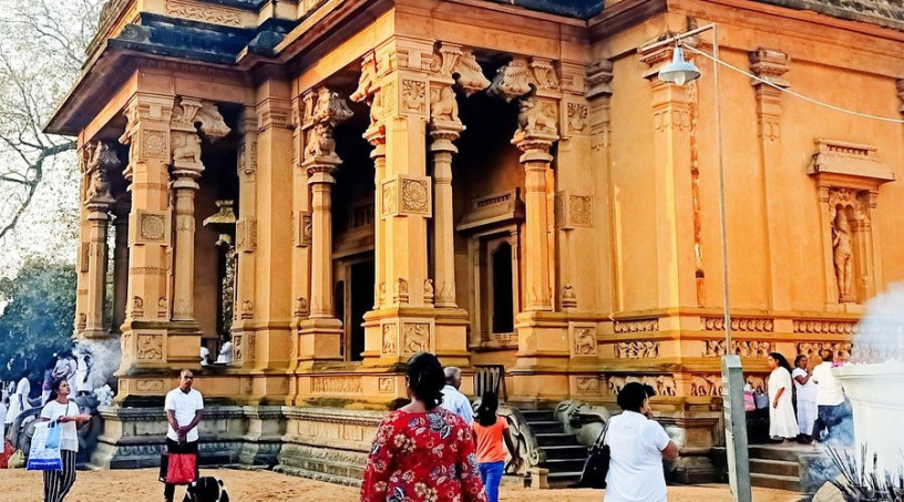 kelaniya-raja-maha-viharaya-a-historic-buddhist-temple-in-colombo-big-1