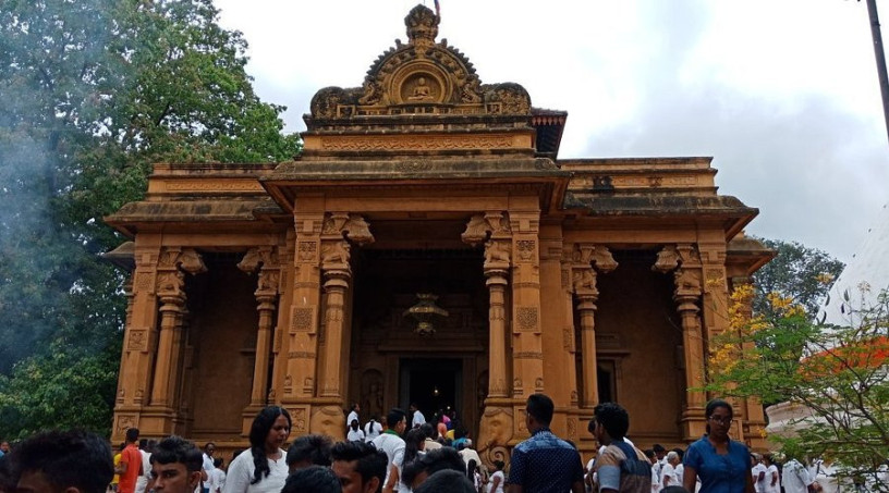 kelaniya-raja-maha-viharaya-a-historic-buddhist-temple-in-colombo-big-0