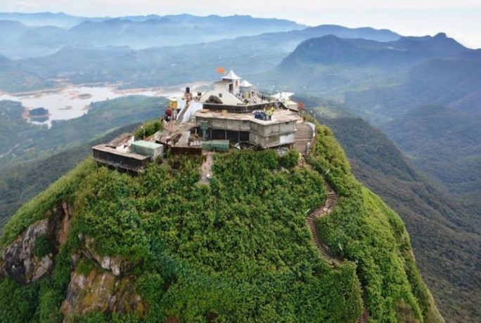 sri-pada-adams-peak-sri-lankas-sacred-mountain-big-1