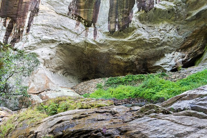 belilena-cave-an-ancient-prehistoric-site-in-sri-lanka-in-kegalle-big-3