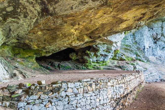 belilena-cave-an-ancient-prehistoric-site-in-sri-lanka-in-kegalle-big-2