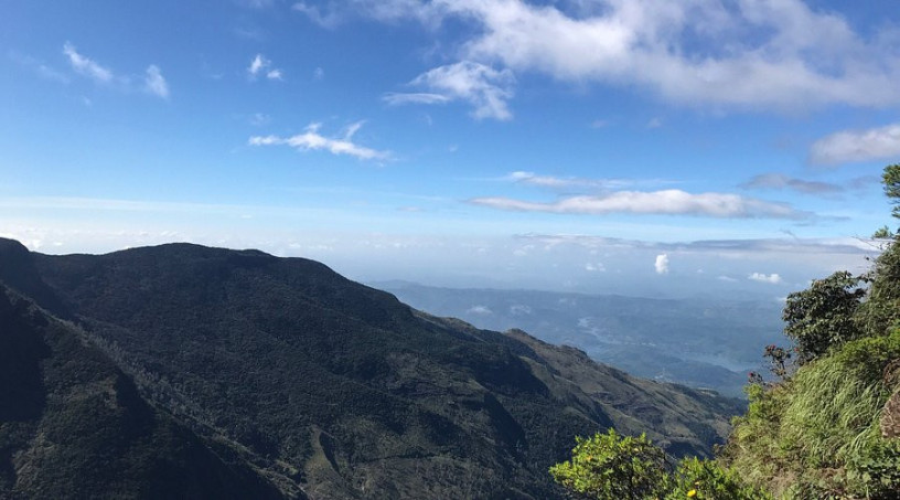 great-worlds-end-drop-a-stunning-cliffside-view-in-sri-lankas-highlands-in-nuwaraeliya-big-2