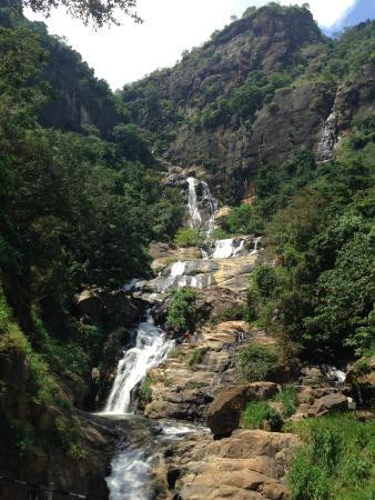 diyaluma-falls-sri-lankas-majestic-two-tiered-waterfall-in-badulla-big-0