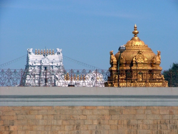 thirukoneswaram-kovil-a-historic-hindu-temple-overlooking-trincomalee-big-0