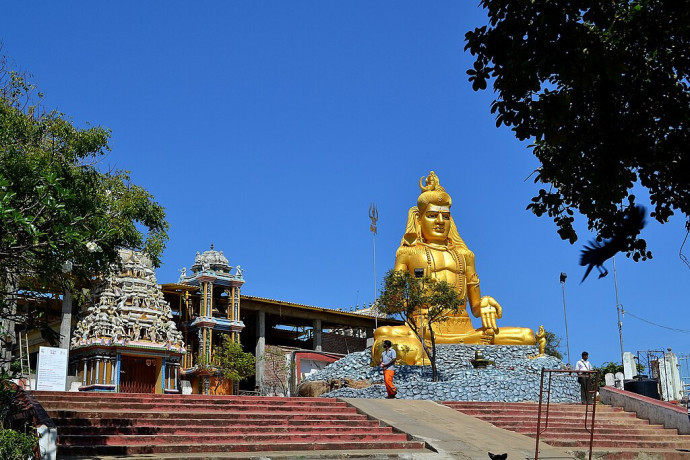 thirukoneswaram-kovil-a-historic-hindu-temple-overlooking-trincomalee-big-3