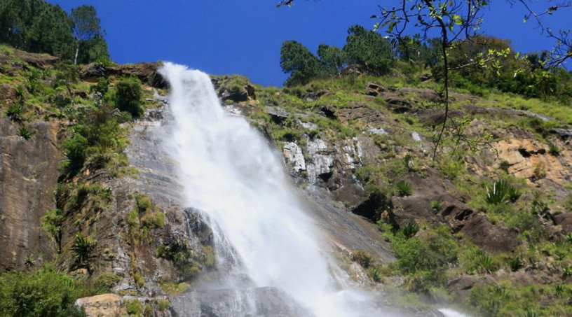 bambarakanda-falls-sri-lankas-highest-waterfall-in-the-hill-country-big-1