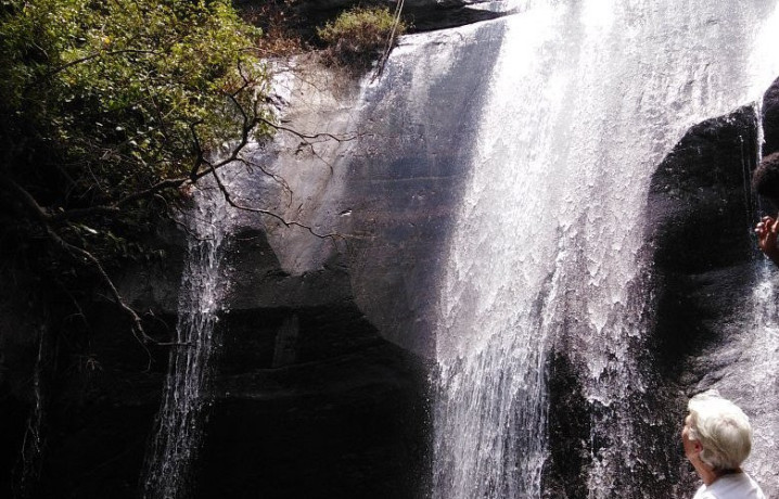 bambarakanda-falls-sri-lankas-highest-waterfall-in-the-hill-country-big-0