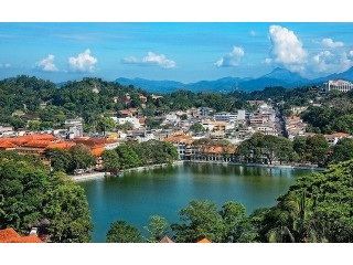 Kandy Lake, The Serene Heart of Sri Lanka’s Historic City in Kandy