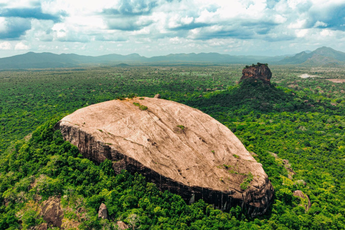 pidurangula-rock-a-hidden-gem-in-sri-lanka-big-1