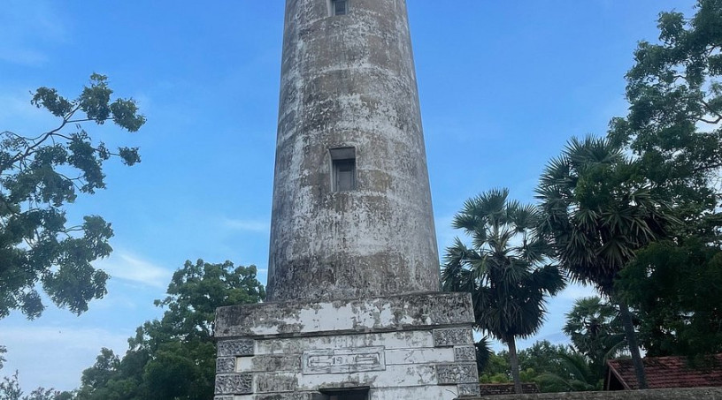 batticaloa-lighthouse-a-beacon-of-history-and-scenic-beauty-big-1