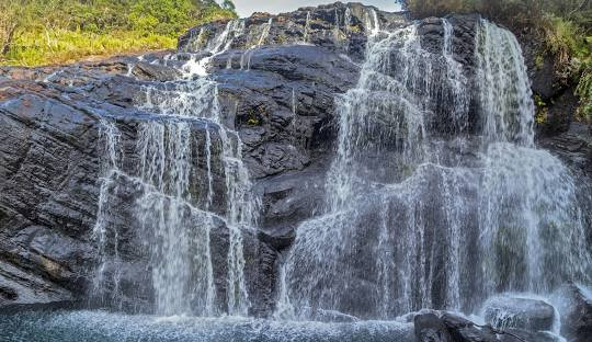 bakers-falls-a-stunning-waterfall-in-sri-lankas-horton-plains-big-1