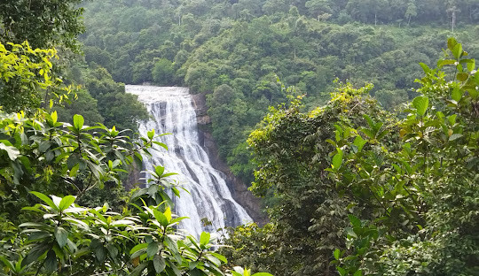 discovering-kirindi-ella-waterfall-a-hidden-paradise-in-sri-lanka-big-2