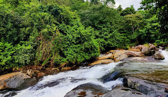 explore-asupini-ella-a-hidden-waterfall-treasure-in-sri-lanka-big-1