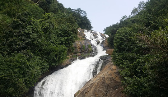 explore-asupini-ella-a-hidden-waterfall-treasure-in-sri-lanka-big-3