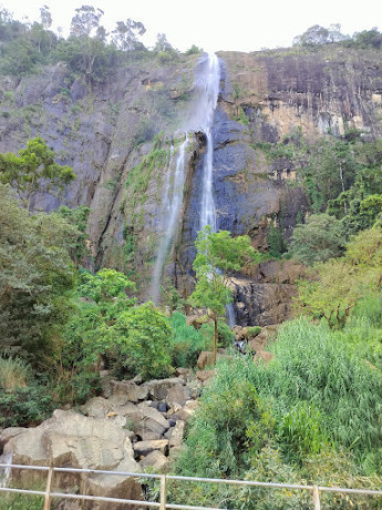 diyaluma-falls-sri-lankas-majestic-two-tiered-waterfall-big-4