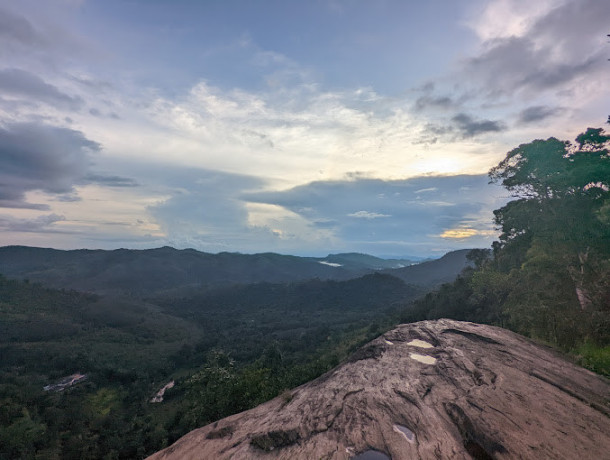 diyaluma-falls-sri-lankas-majestic-two-tiered-waterfall-big-2