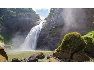 Dunhinda Falls: Sri Lanka's Majestic Waterfall Experience