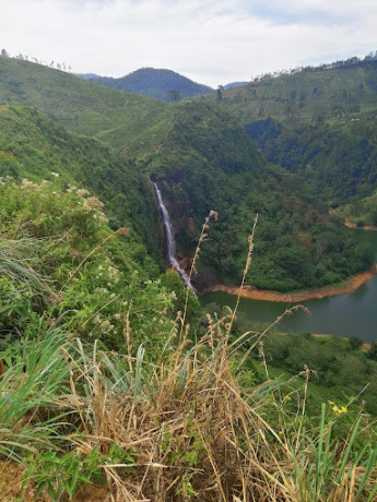 gartmore-falls-a-scenic-treasure-in-sri-lankas-highlands-big-2