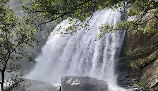 hunnas-falls-a-majestic-waterfall-in-sri-lankas-scenic-highlands-big-2