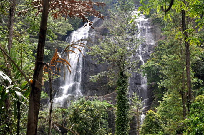 hunnas-falls-a-majestic-waterfall-in-sri-lankas-scenic-highlands-big-0