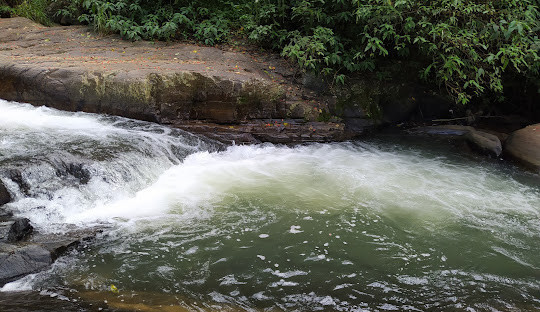 puna-falls-ramboda-falls-a-majestic-waterfall-in-sri-lankas-highland-region-big-1