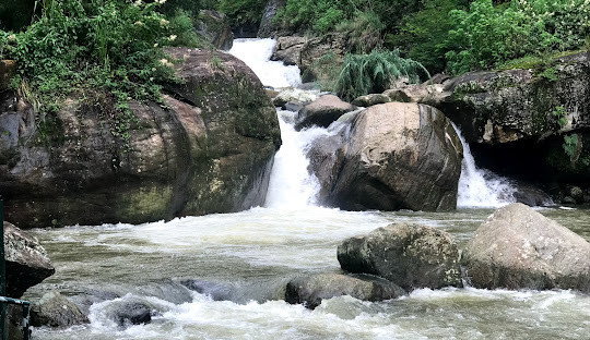 puna-falls-ramboda-falls-a-majestic-waterfall-in-sri-lankas-highland-region-big-3