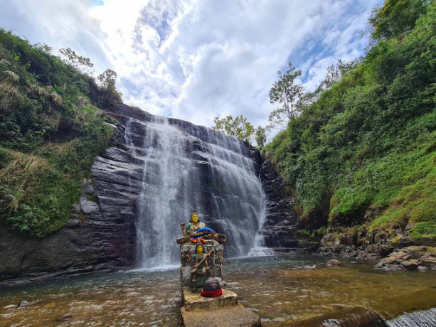 pundalu-oya-falls-a-serene-waterfall-in-sri-lankas-highland-beauty-big-0