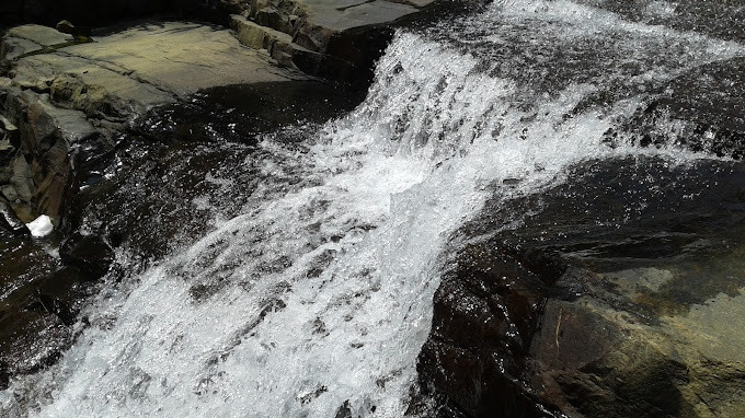 pundalu-oya-falls-a-serene-waterfall-in-sri-lankas-highland-beauty-big-2