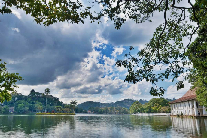 kandy-lake-a-serene-gem-next-to-the-temple-of-the-tooth-in-sri-lanka-big-4