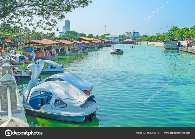 beira-lake-colombos-historic-waterway-and-urban-retreat-big-0